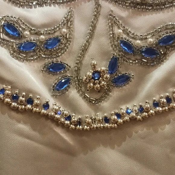 VICTORIA ROYAL LTD GOWN SIZE 10